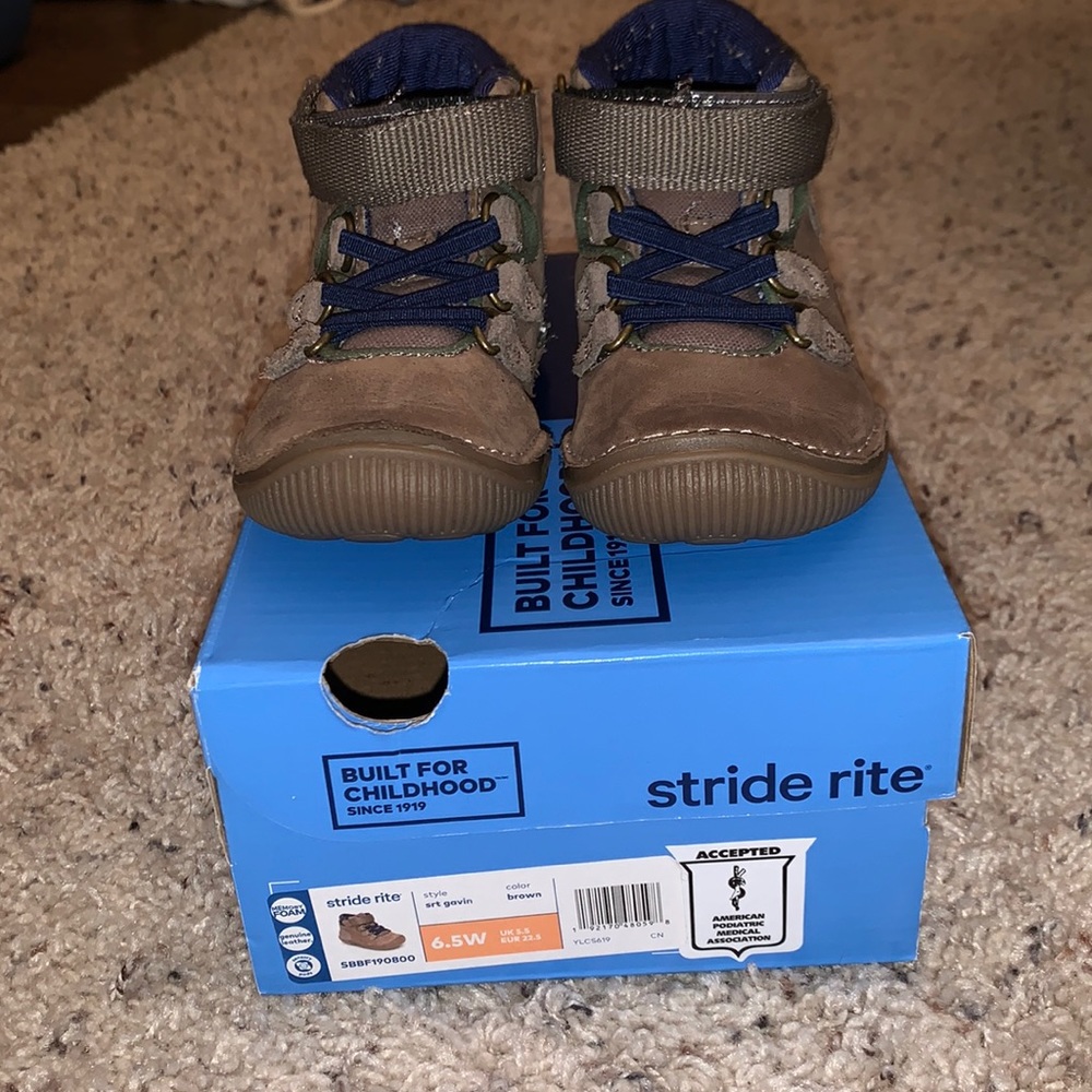 Little boy, comfy boots